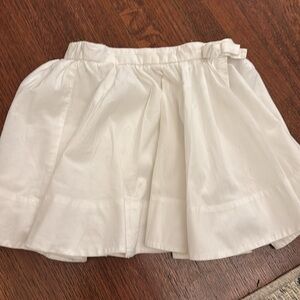 Burberry white girls skirt Sz is for a 12 to 24 my baby